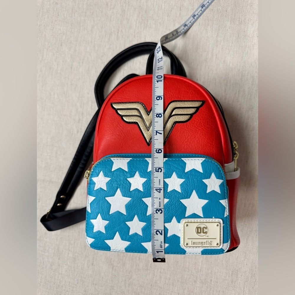 Loungefly Vintage Design Wonder Woman Cosplay Mini Backpack *Lightly Used* RARE - Picture 2 of 5